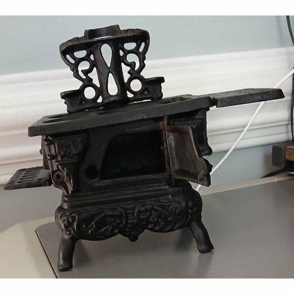 Vintage Crescent miniature Cast Iron Stove - Picture 3 of 10
